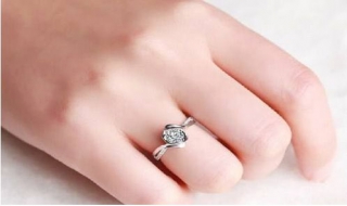 男士女士戒指的戴法和意义（男士和女士戒指的戴法和意义）