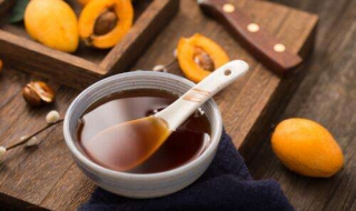 熬制枇杷膏的做法（熬制枇杷膏的做法5斤半放好多糖?）