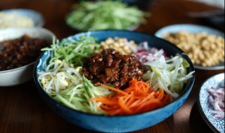 炸酱面的做法 炸酱面的做法最正宗的做法