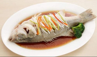 清蒸鲈鱼的做法 清蒸鲈鱼的做法大全