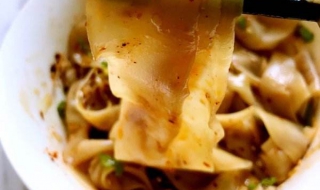 青蒜油泼面的做法（青蒜油泼面的做法和配料）