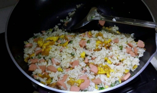 蛋炒饭的做法（蛋炒饭的做法 蛋炒饭的家常做法）