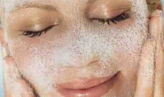 脸上毛孔粗怎么办（脸上毛孔粗大用什么）