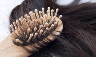 秋天掉头发很厉害怎么办 秋天掉头发很厉害正常吗