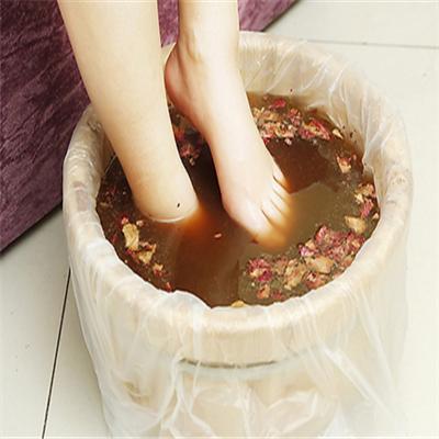 泡脚加盐有什么好处（泡脚加盐有什么好处和作用）