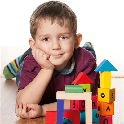 小孩流鼻血怎么回事，怎么治疗 小孩流鼻血怎么办怎么治疗