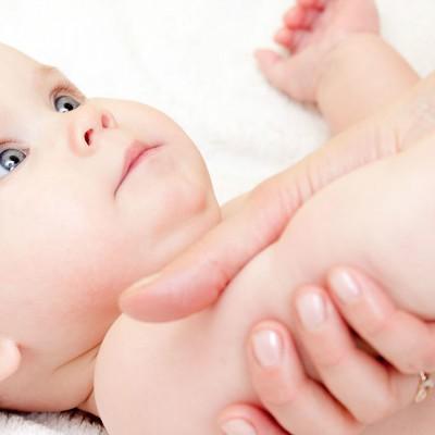 孩子脸上有白点是怎么回事 8岁孩子脸上有白点是怎么回事