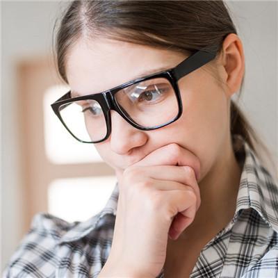 胸口出汗怎么回事 胸口出汗怎么回事女性