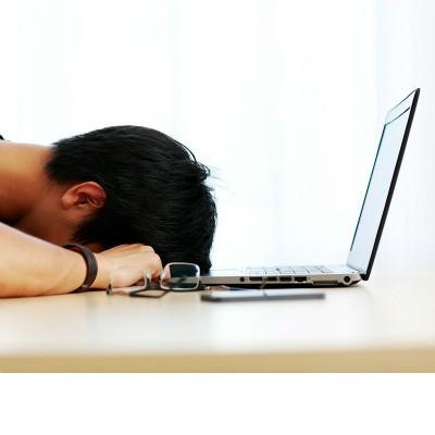 眼角疼是怎么回事 眼角疼是怎么回事一眨就疼怎么办