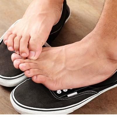 脚底心热是怎么回事 脚底心热是怎么回事女性