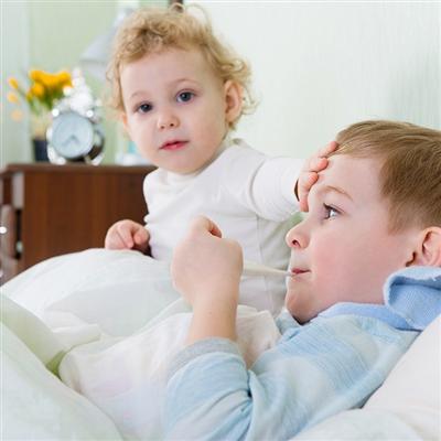 幼儿发烧如何降温（幼儿发烧如何降温最快）