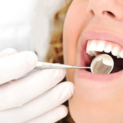 蛀牙治疗要多少钱（蛀牙治疗要多少钱一颗）