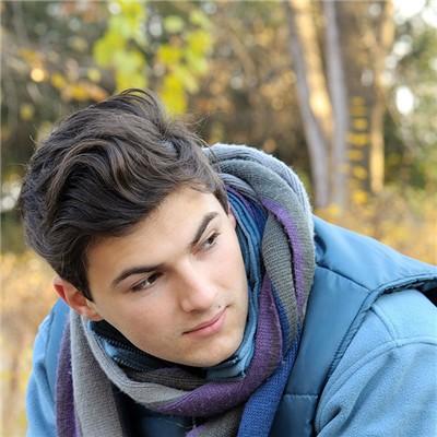 两边脸颊长痘痘是什么原因（额头和两边脸颊长痘痘是什么原因）