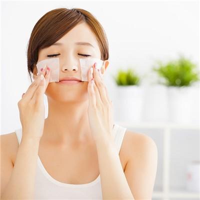 脸颊两侧有黑头怎么办 脸颊两侧有黑头怎么办图片