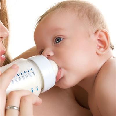 奶癣和湿疹的区别有哪些（奶癣跟湿疹有什么区别）