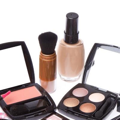 卸妆油好还是卸妆乳好呢 卸妆用卸妆油好还是卸妆乳好