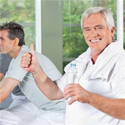 高血压能吃蜂蜜吗 高血压能吃蜂蜜吗每天喝多少合适