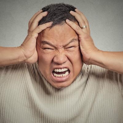 嘴歪是怎么回事（吃饭时嘴歪是怎么回事）