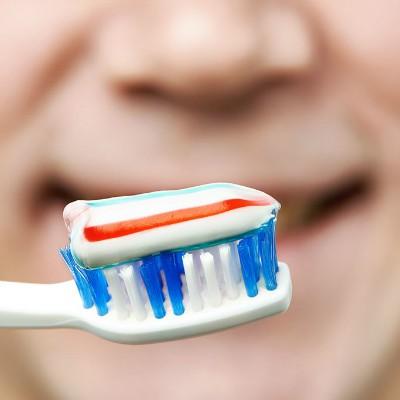 刷牙出血是怎么回事 刷牙出血是怎么回事啊