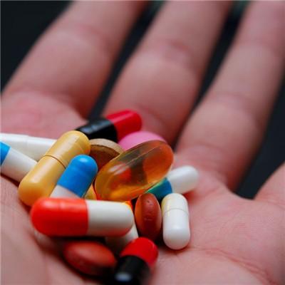 过敏性皮炎吃什么药（过敏性皮炎吃什么药好）