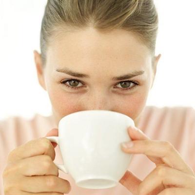 咽口水时耳朵会响是怎么了（咽口水的时候耳朵会响是怎么回事）