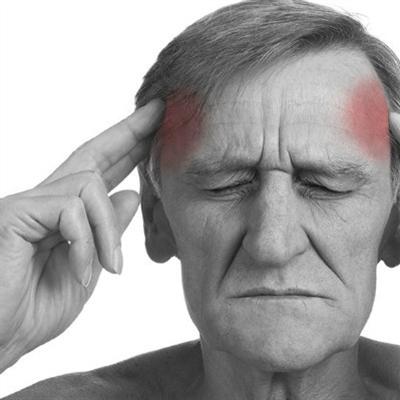 鼻子两侧鼻沟发红怎么回事（鼻子两侧鼻沟发红是什么原因）