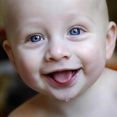 嘴唇里面有个肉疙瘩怎么办（嘴唇里面有个肉疙瘩怎么办图片）