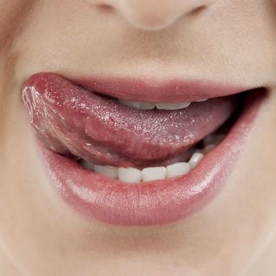 舌头下面长泡怎么办 嘴巴舌头下面长泡怎么办