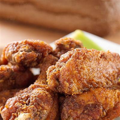 嘴唇上面长痘痘是什么原因（女生嘴唇上面长痘痘是什么原因）