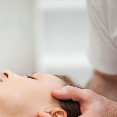 脸老是发红发烫怎么回事（脸上老是红发烫怎么回事）