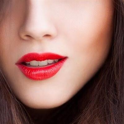 嘴唇上长痘痘怎么办（嘴唇上长痘痘怎么办小妙招）