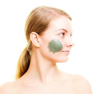 脸过敏起红疙瘩怎么护理（脸部过敏起小红疙瘩怎么办）