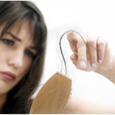 掉头发是什么原因引起的（女人老是掉头发是什么原因引起的）