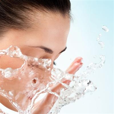 下巴长痘痘是什么原因主哪个脏腑 下巴长痘是什么脏腑的原因