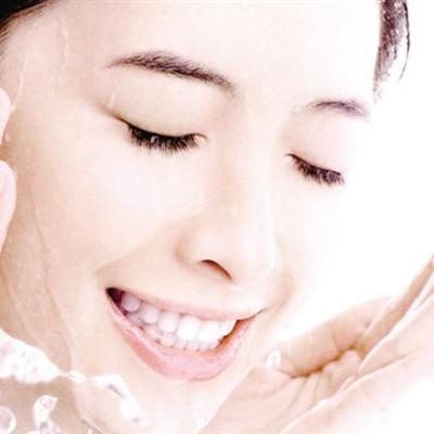 用白醋洗脸真的能使脸变白变嫩吗 用白醋洗脸能变白吗?