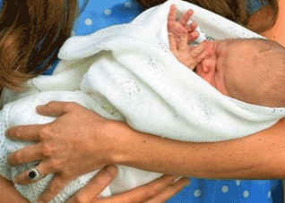 新生儿：妈妈你这样包裹我好难受