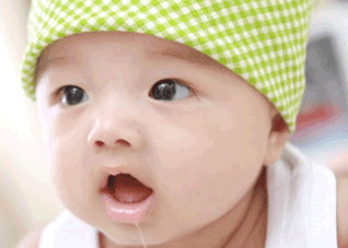 学会6招轻松应对宝宝吐奶 小孩吐奶一招搞定