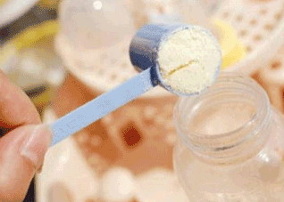 给宝宝冲奶粉5个细节不能犯错 给宝宝冲奶粉必须按标准冲吗