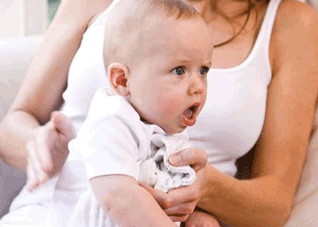 新生儿打嗝 新生儿打嗝正常吗,怎么办