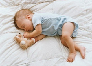 宝宝睡觉为什么摇头 宝宝睡觉为什么摇头扭来扭去