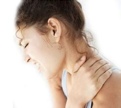 颈椎病对身体有哪些危害呢（颈椎病对身体有什么危害）