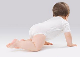 婴儿不会爬先学走非好事（孩子不会爬先会走好吗）