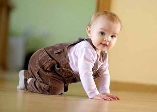 爬是宝宝的一项重要活动（幼儿爬的活动）