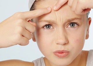 内分泌失调长痘怎么办（女性内分泌失调长痘怎么办）