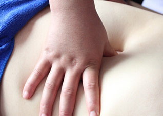 家庭按摩调治胃炎（按摩治疗胃炎）