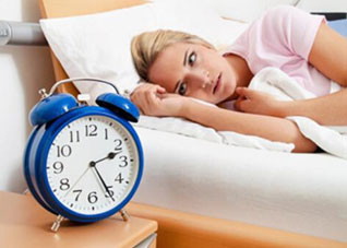 该怎样改善失眠症状呢（该怎样改善失眠症状呢女生）