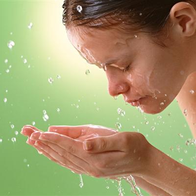 满脸色斑怎么办（脸上很多色斑怎么办）