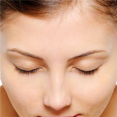 长黄褐斑怎么办（平安树的叶子长黄褐斑怎么办）