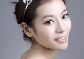 七个简单方法打造小脸美女（如何拥有精致小脸）