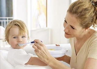 宝宝如何逐步添加辅食 宝宝如何逐步添加辅食时间